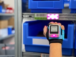NIMMSTA Pick by Light System in Kombination mit Wearables